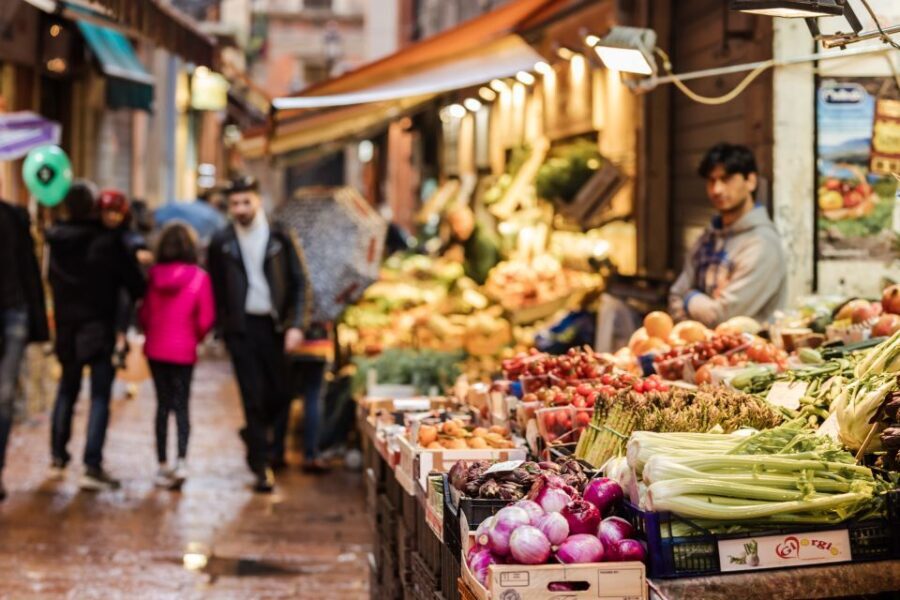 Bologna: Private Custom Walking Tour with Local Guide - English or Italian guiding: how to get more from the conversation