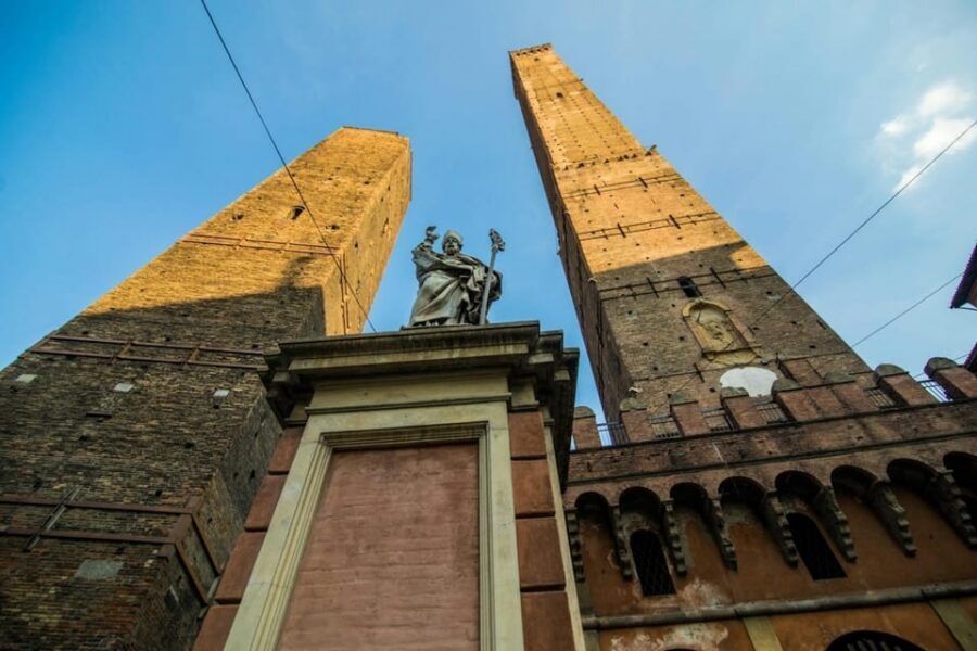 Bologna: Private Top Historical Sites Guided Walking Tour - Mercato di Mezzo: market alleys where locals actually shop