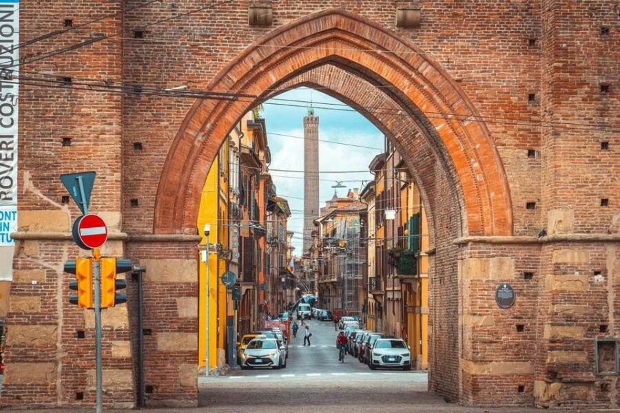Bologna: Private Top Historical Sites Guided Walking Tour - Piazza del Nettuno and Piazza Maggiore: Bologna’s civic power in stone