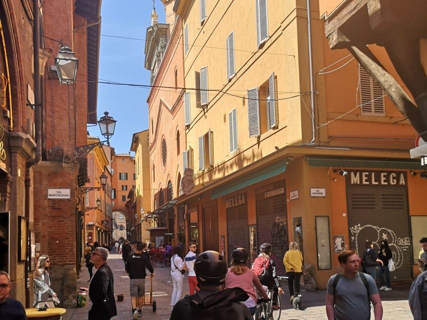 Bologna: Private Walking Tour with a Guide - Two Hours in Bologna: why this route makes sense