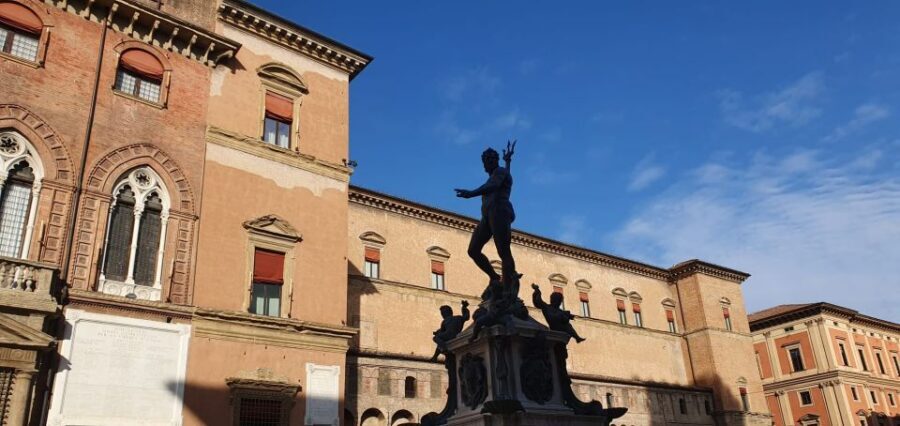 Bologna: Private Walking Tour with a Guide - Porticoes and leaning towers: finding Bologna’s signature look