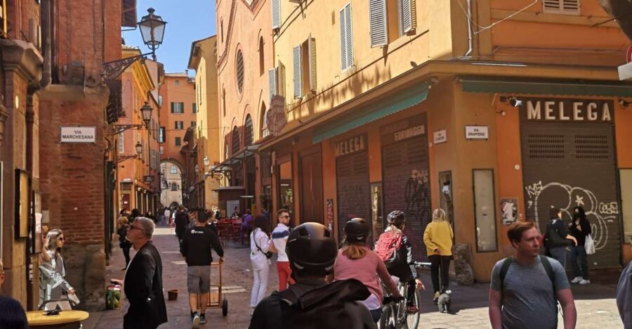 Bologna: Private Walking Tour with a Guide - Piazza Maggiore and San Petronio: the civic core, up close