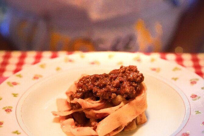 Bologna: Tagliatelle & Ragù Home Cooking Class with wine - A home kitchen lesson, not a showroom class