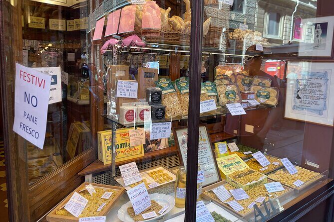 Bologna Walking Food Tour and Highlights with a Local Guide - Casa Isolani and Tagliatelle al Ragù alla Bolognese