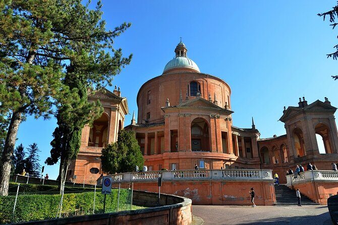 Bologna Walking Tour: Explore Top Sights & Hidden Gems - Via Pescherie Vecchie: A Market Street You’ll Remember