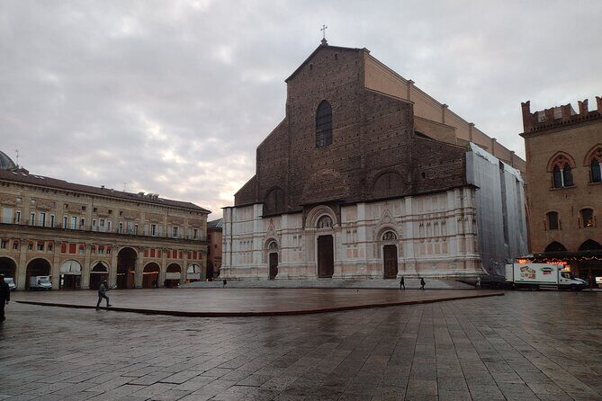Bologna's Ancient and Recent History: A Self-Guided Audio Tour - How Bologna’s Old University Beginnings Fit Into the Walk