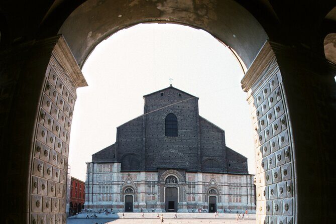 Bologna's Ancient and Recent History: A Self-Guided Audio Tour - Two Towers and Dante’s Shadow: The Skyline Gets a Story