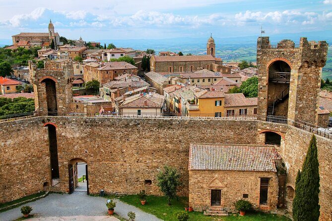 Brunello Wine Tasting from San Gimignano - Stop 1: Fortezza di Montalcino, fortress views and walking steps