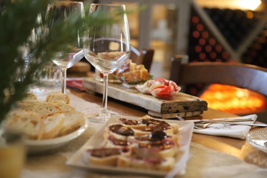 Castiglion Fiorentino: Wine Flight & Charcuterie Board - The wine flight format: 3 bottles, notes in hand, your pace