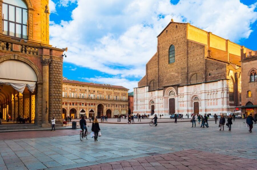 Cathedral of San Petronio and Archiginnasio Private Tour - Inside the cathedral hour: what a guided visit helps you notice