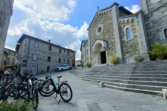 Chianti e-bike tour from Florence with wine tasting - Castellina in Chianti: your built-in break for wandering