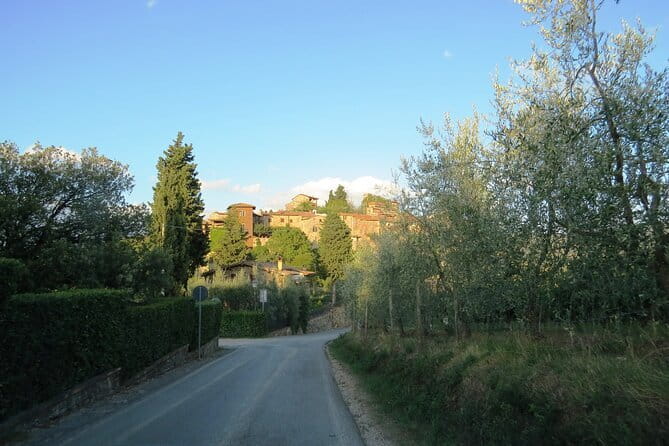 Chianti Hills: App‑Guided e‑Vespa Tour + Lunch in Greve - Why Chianti by e-Vespa feels more real than a tour bus