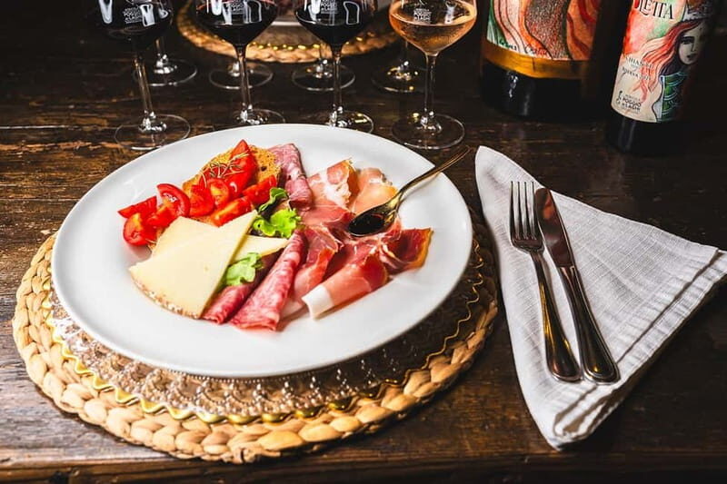 Chianti: Tasting of Wines, Oils & Vinegars Classic - Entering Poggio Ai Laghi: A Simple, Focused Tasting Setup