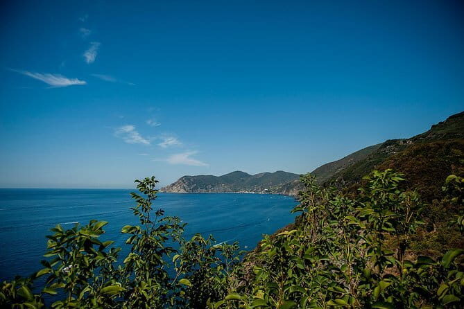 Cinque Terre Day Trip with Optional Hiking or Pisa - Corniglia and the 382 Steps: The Cliff-Top Rhythm