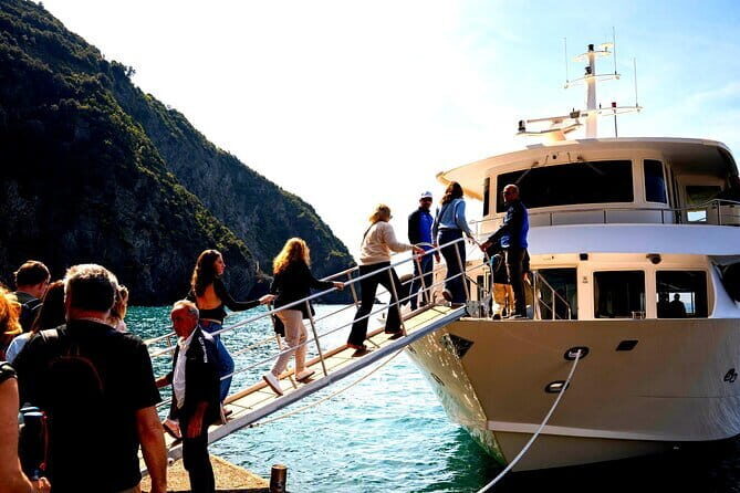 Cinque Terre & Pisa Premium Tour from Florence - The drive experience: more than a transfer