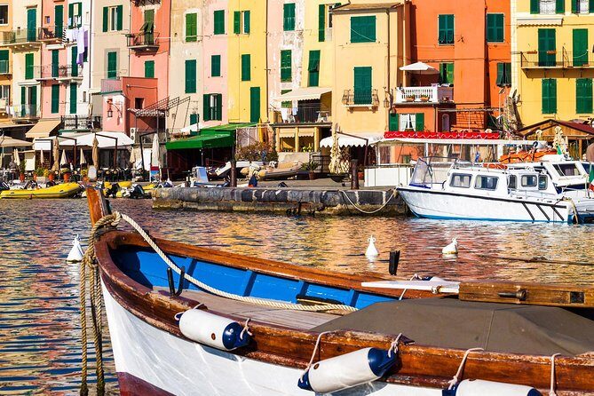 Cinque Terre Private Tour by minivan and ferry-boat from Lucca - Stop 2: Vernazza for 1 Hour in a Free-Entry Village
