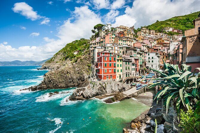 Cinque Terre Private Tour by Minivan and Ferry-Boat from Pisa - Getting From Pisa to the Coast: Pickup That Actually Helps