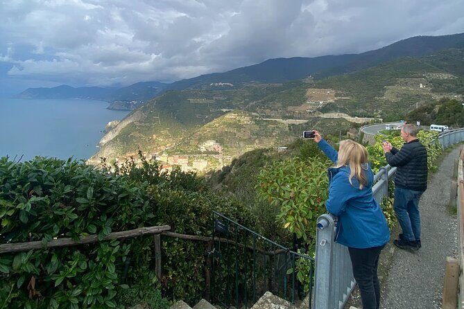Cinque Terre PrivateTour by van from Lucca, Pisa or LaSpezia Port - What your guide does in the van (and on arrival)