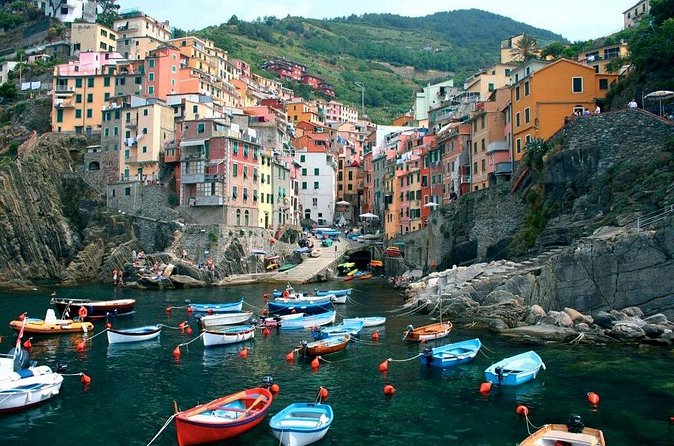 Cinque Terre Vibes with Postcard Perfection and Lunch Treats - Private Car Comfort and English Guidance: Why This Matters