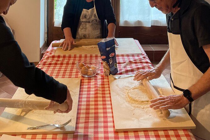 Cooking Class in Tuscany - The First Hour: A Chef Welcome Plus a Quick History Framework