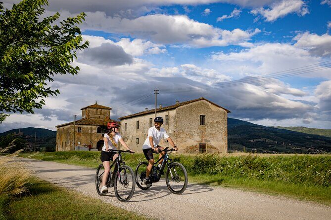 Cortona - eBike tour and wine tasting in the Val di Chiana [+40€] - Winery lunch and wine tasting: the €40 add-on that can make the day