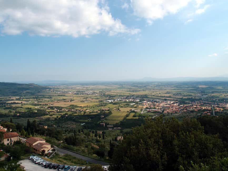 Cortona: Guided Walking Tour - Piazza Garibaldi: your easy starting point