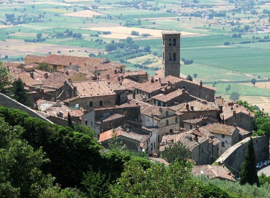 Cortona: Private 2-hour Guided Tour - Why Cortona feels like Tuscany in miniature