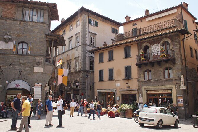 Cortona Private walking Tour under the Tuscan sun - Piazza Garibaldi to get your bearings fast