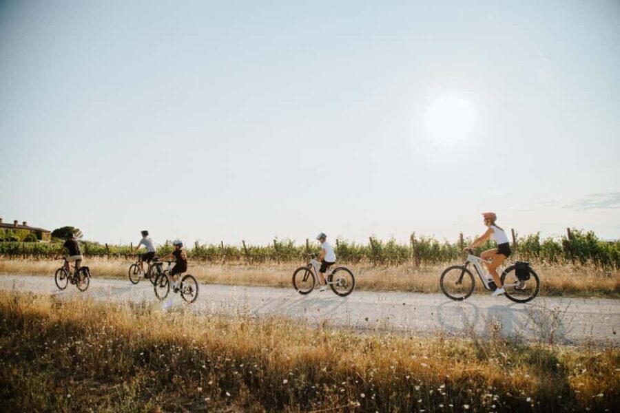 Cortona: Val di Chiana E-Bike Tour with Optional Wine Lunch - How the loop pacing works (and what you can do with the time)