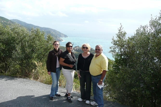 Day trip to Cinque Terre by Deluxe minivan & Hiking - Florence Pickup, Deluxe Van Comfort, and the Scenic Tuscany Intro