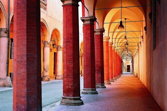 Discover Bologna an amazing city - Via Rizzoli and the Roman axis: seeing Bologna’s shape before the towers
