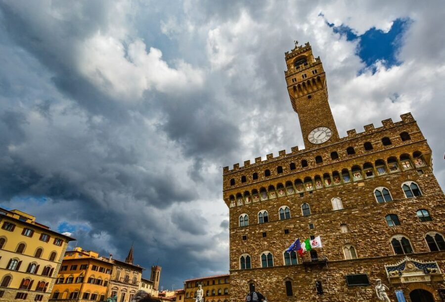 Discover Uffizi and Palazzo Vecchio: Half Day Guided Tour - Why this early Uffizi start changes the whole visit