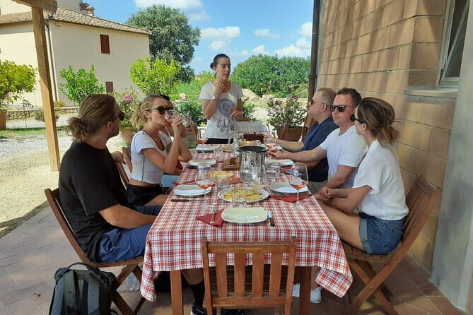 Dolce Vita by Day Market Tour & Pasta Making Class - Back to an apartment kitchen in Florence: where the class becomes real