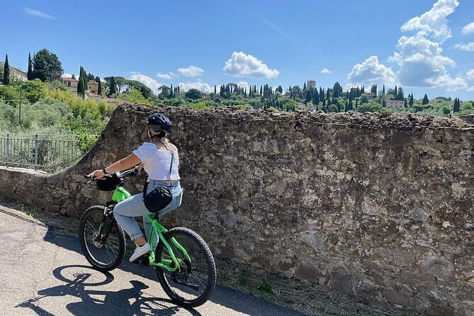 E-bike 2.5 hour Florence & Tuscany With Fresh Olive Oil and Bread - Porta Romana: Florence’s Renaissance Entrance by Two Wheels