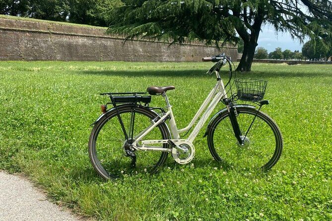E-Bike Rental in Lucca - Optional Countryside and Villages With the E-Trekking Bike
