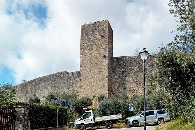 E-Bike rental in Tuscany - Meeting Up Near Public Transport: Make Your Day Less Stressful