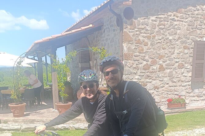 E-Bike Tour fortresses and mountains near the Free Baths of Saturnia - Stop 2: Bosco dei Rocconi Dirt Path and Beginner-Friendly Choices