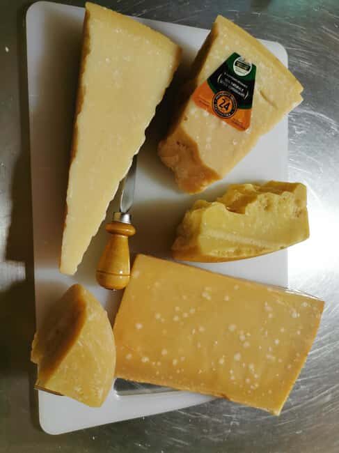 Emilia Romagna cheese tour - Pecorino di fossa and squacquerone: the Romagna detour that widens your palate