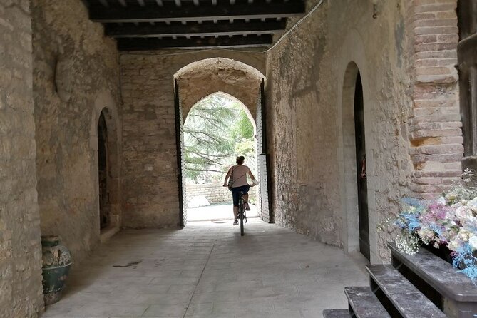 Enobike tour to Lake Corbara and Titignano Castle - Quick hits before you pedal