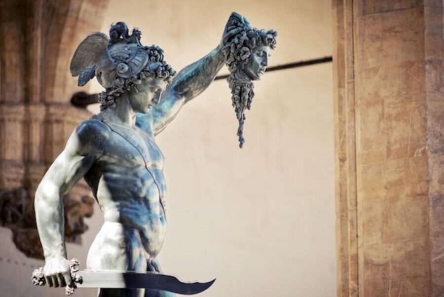 Essential Florence Walking Tour to discover its history - The bridge walk: Ponte Vecchio and Santa Trinita as story checkpoints