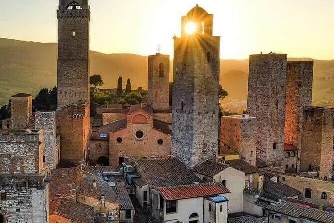 Exclusive Private tour To Siena and San Gimignano - What to expect on the ground: walking, timing, and meeting the driver