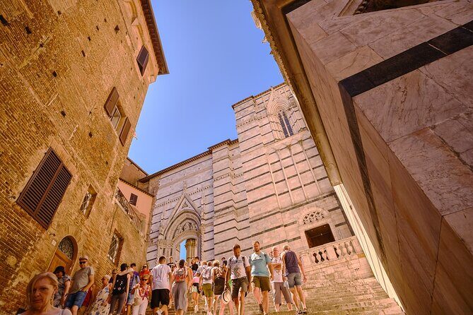 Exclusive Siena and San Gimignano Tour & Chianti Wine Experience - Piazza Salimbeni: a short stop with a big backstory