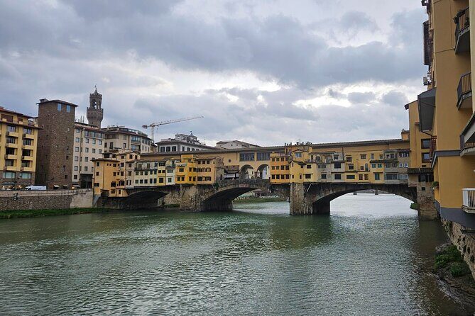 Express Florence - Medici Chapel & Highlights Walking Tour - Ponte Vecchio and Via Capaccio: the famous bridge, plus the street behind it