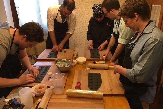 Express Pasta-Making Lesson with Gourmet Dinner - Florence Fresh Pasta Class at 5:30: the smart way to spend your evening