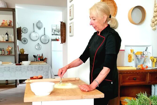 Fettuccine & Ravioli Class in Assisi’s Home-Style Cooking School - Stuffing and Sealing Ravioli by Hand