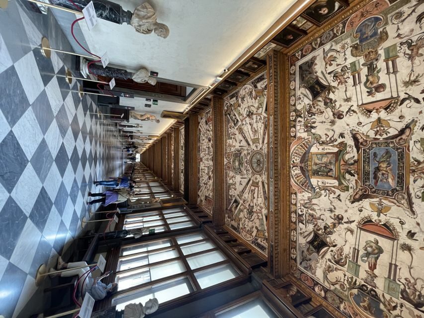 Firenze: Uffizi Tour per famiglie - End point: Loggia del grano and why it helps the flow