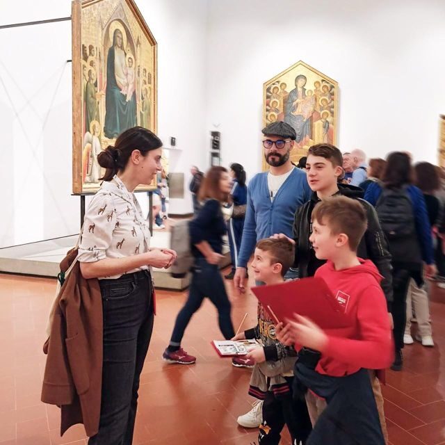 Firenze: Uffizi Tour per famiglie - Meeting at Porta N.3: the start that keeps things calm