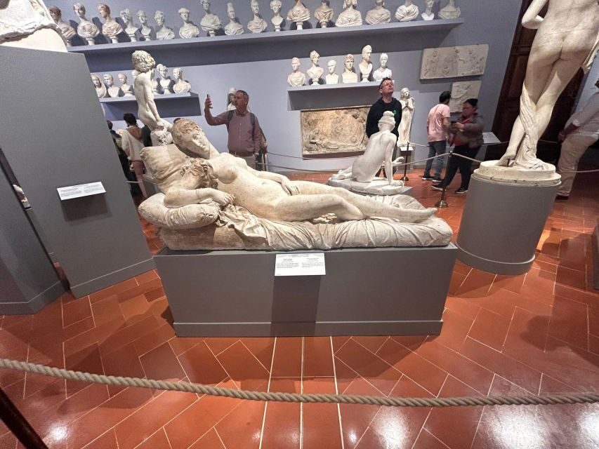 Florence: Accademia Reserved Entrance Ticket and Guided Tour - Botticelli and Ghirlandaio with Medici connections
