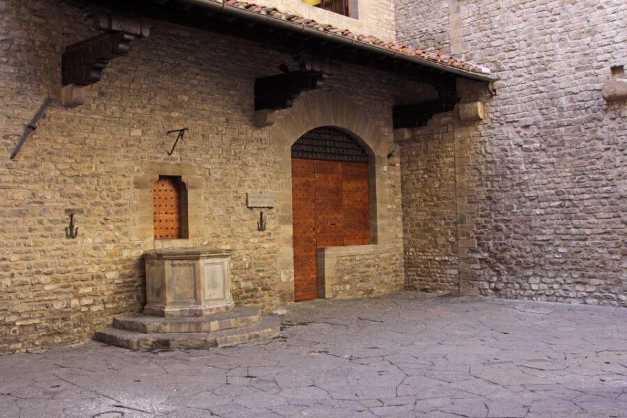 Florence: Art, History, and Charm - Walking Tour of Florence - Medici power from San Lorenzo to Palazzo Medici: politics you can see