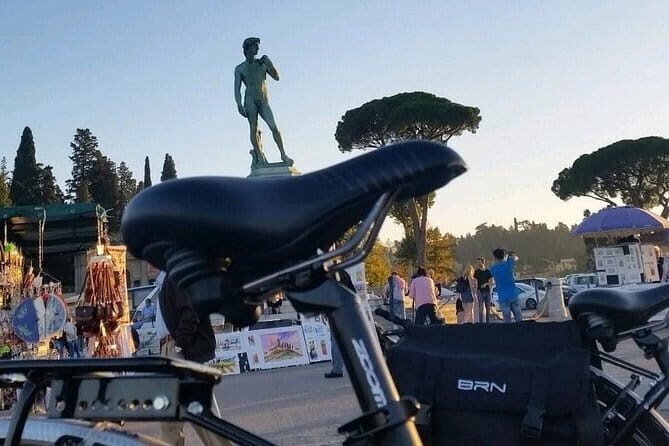 Florence bike tour with Piazzale Michelangelo. - Stop-by-stop: from Medici streets to the Duomo complex